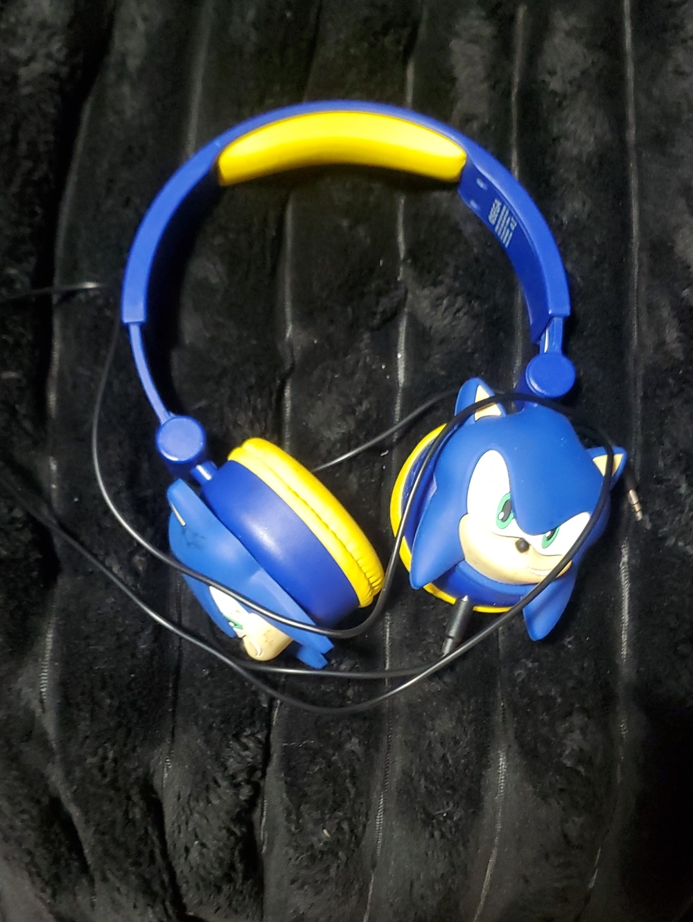 Blue and Yellow Sonic Character Wired Headphones